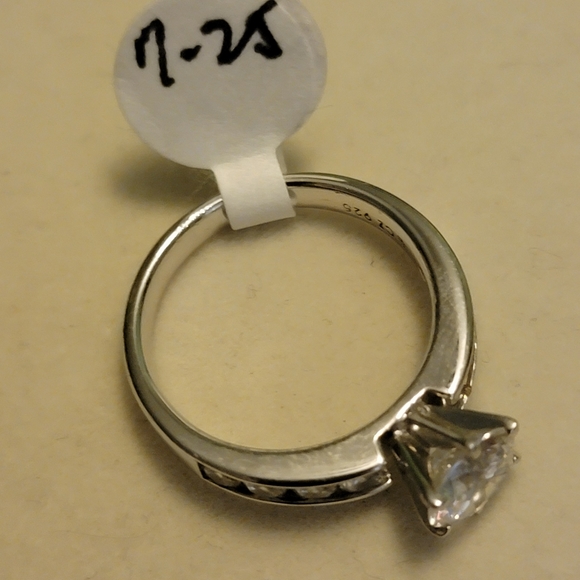 Beautiful ring! Sterling silver 925 cz size 7.25 - Picture 2 of 2